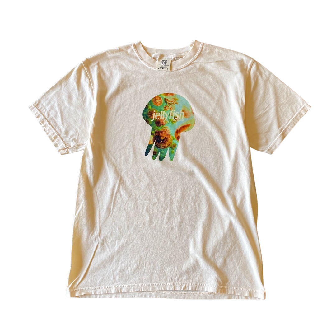 Getigerte Katze mit Fisch-T-Shirt