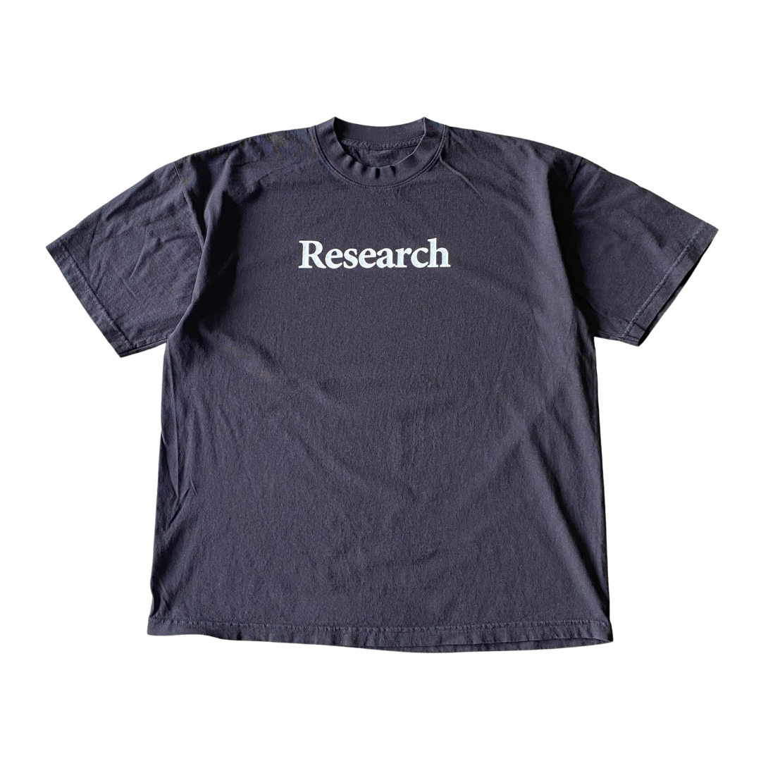 T-shirt de texte de recherche