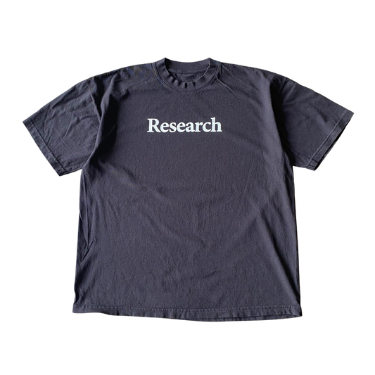 T-shirt de texte de recherche