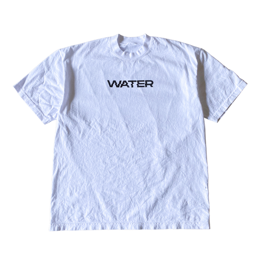 T-shirt avec texte sur l'eau