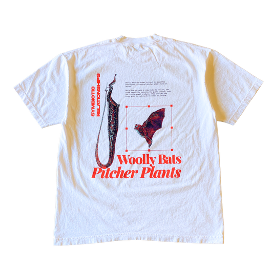 Wollfledermäuse und Kannenpflanzen-T-Shirt
