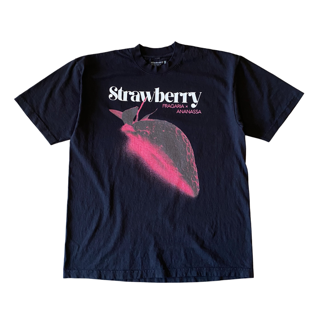 Halbes Erdbeer-T-Shirt
